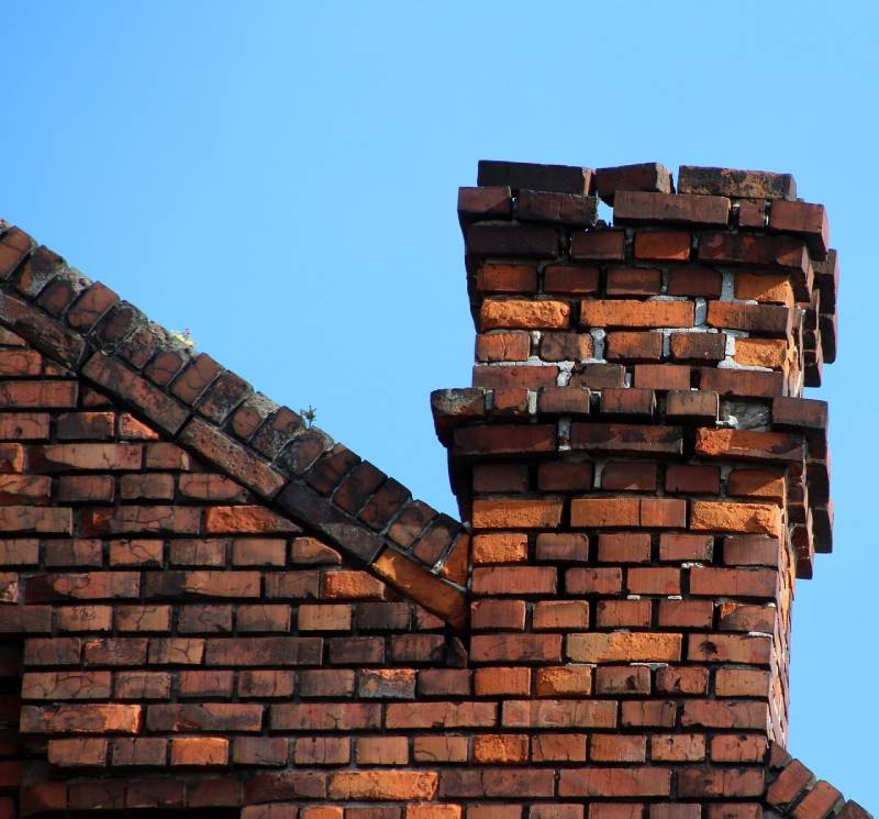 Signs Your Lake Bluff Home Needs a Chimney Inspection Damaged chimney on an Lake Bluff home showing cracks and missing mortar